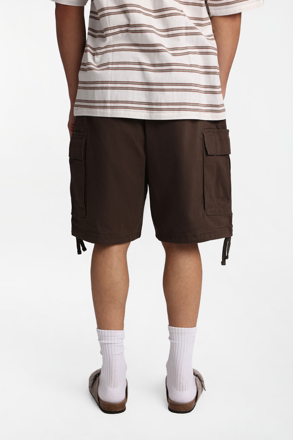 Short ample en sergé à multiples poches Short ample en sergé à multiples poches