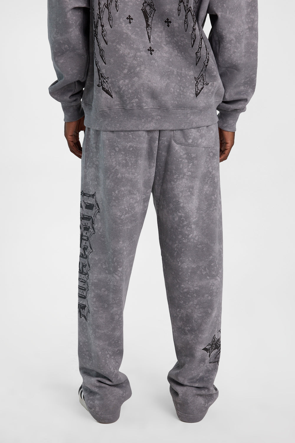 Pantalon en molleton délave imprimé à croix Arsenic Pantalon en molleton délave imprimé à croix Arsenic