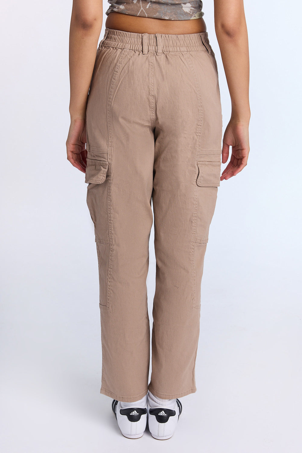 Pantalon cargo en sergé à taille haute et jambe droite Pantalon cargo en sergé à taille haute et jambe droite