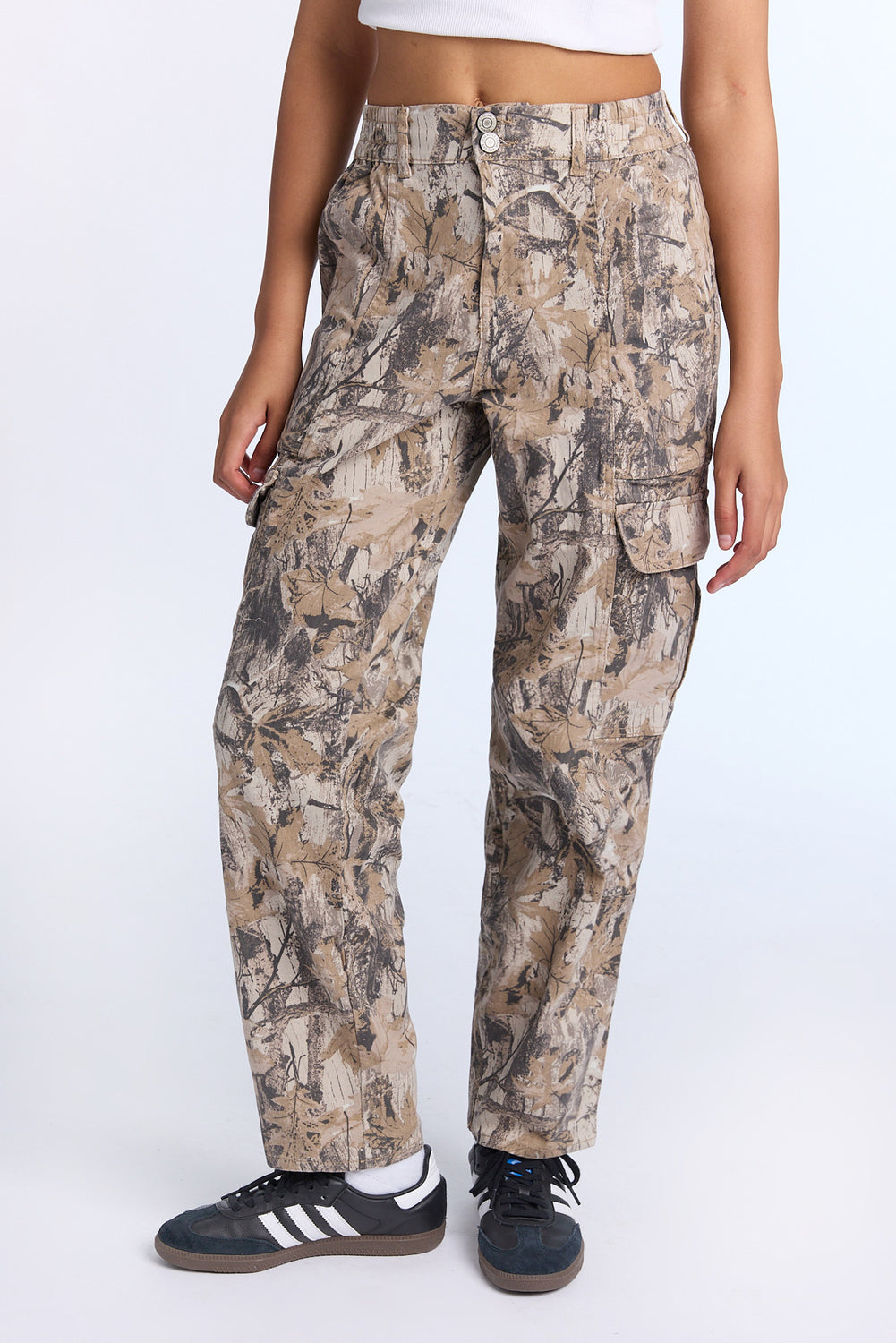Pantalon cargo en sergé à taille haute et jambe droite Pantalon cargo en sergé à taille haute et jambe droite