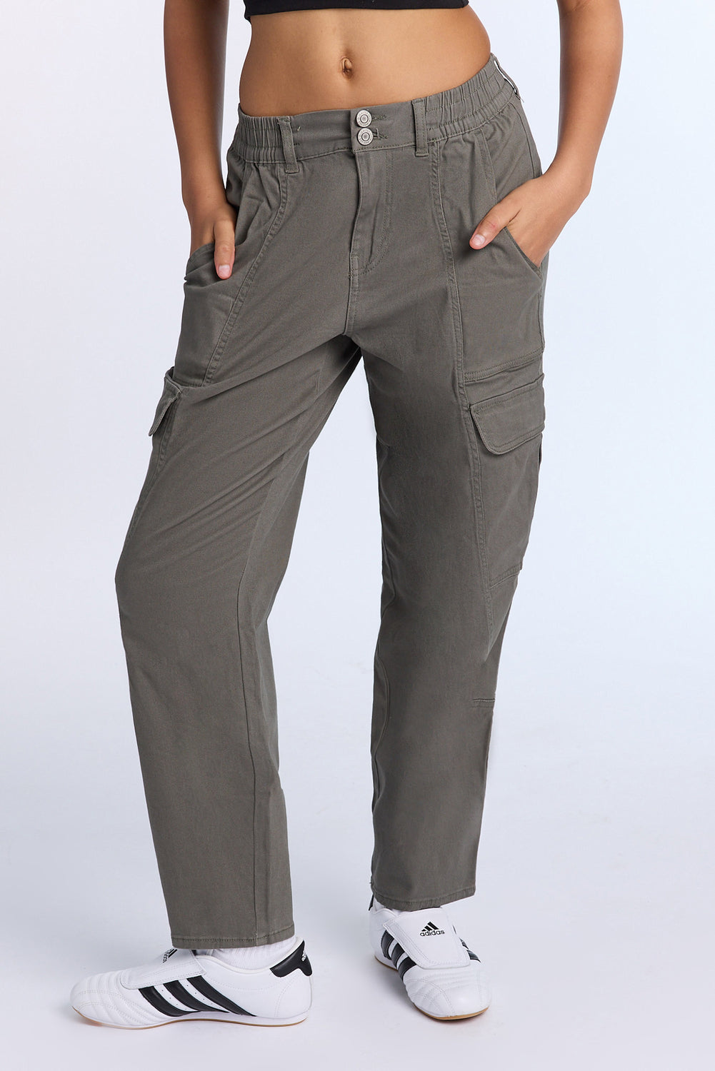 Pantalon cargo en sergé à taille haute et jambe droite Pantalon cargo en sergé à taille haute et jambe droite