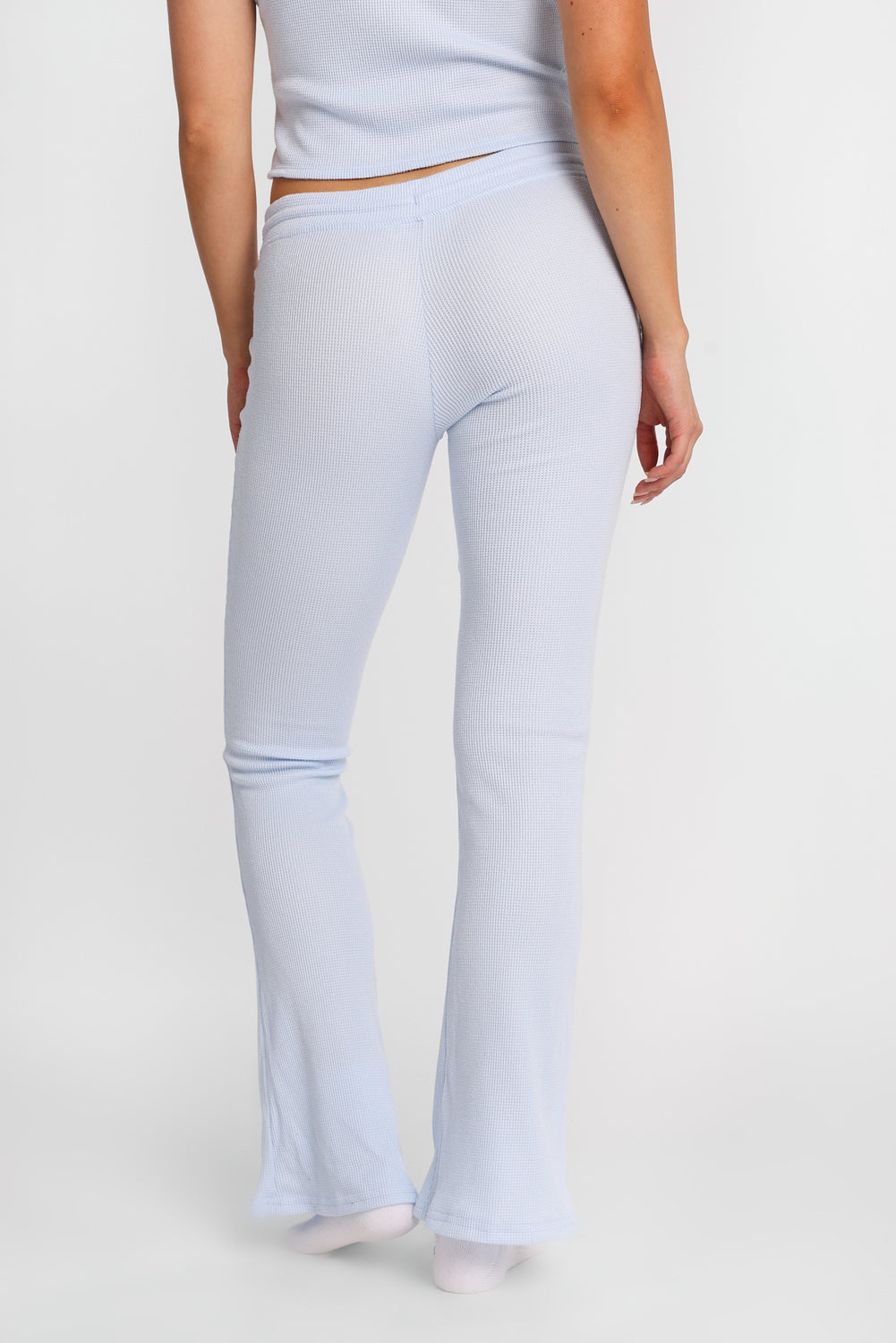 Pantalon pyjama à jambe semi-évasée en tricot gaufré Pantalon pyjama à jambe semi-évasée en tricot gaufré