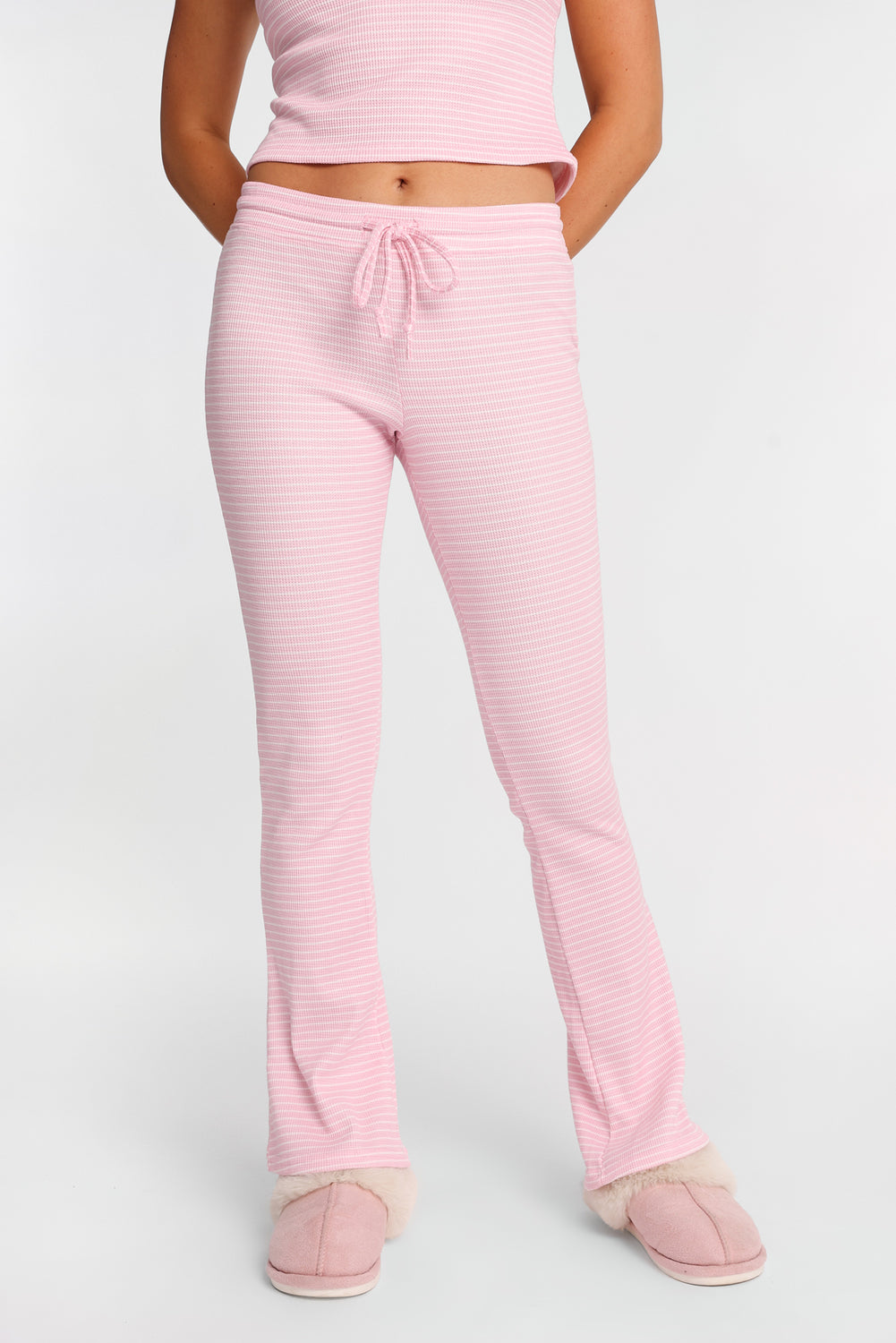 Pantalon pyjama à jambe semi-évasée en tricot gaufré Pantalon pyjama à jambe semi-évasée en tricot gaufré