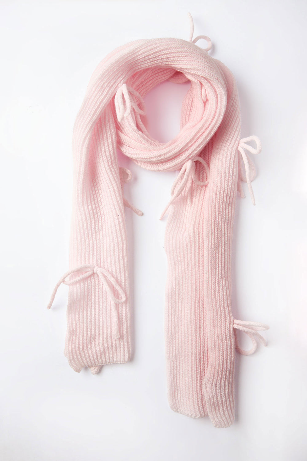 Écharpe côtelée avec noeuds en tricot Écharpe côtelée avec noeuds en tricot
