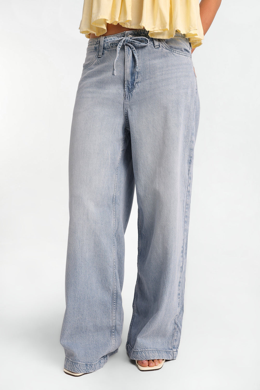 Jean ultra large taille basse avec cordon de serrage Jean ultra large taille basse avec cordon de serrage