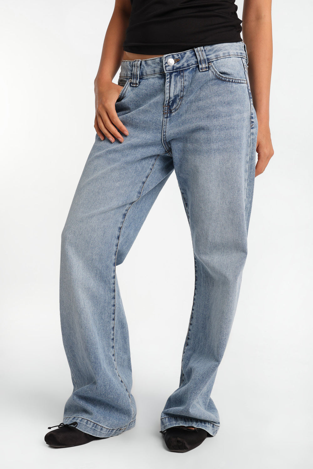 Jean à jambe semi-évasée taille basse Jean à jambe semi-évasée taille basse