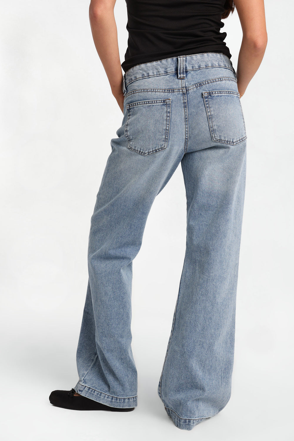 Jean à jambe semi-évasée taille basse Jean à jambe semi-évasée taille basse