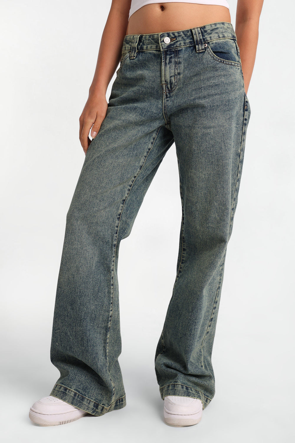 Jean à jambe semi-évasée taille basse Jean à jambe semi-évasée taille basse