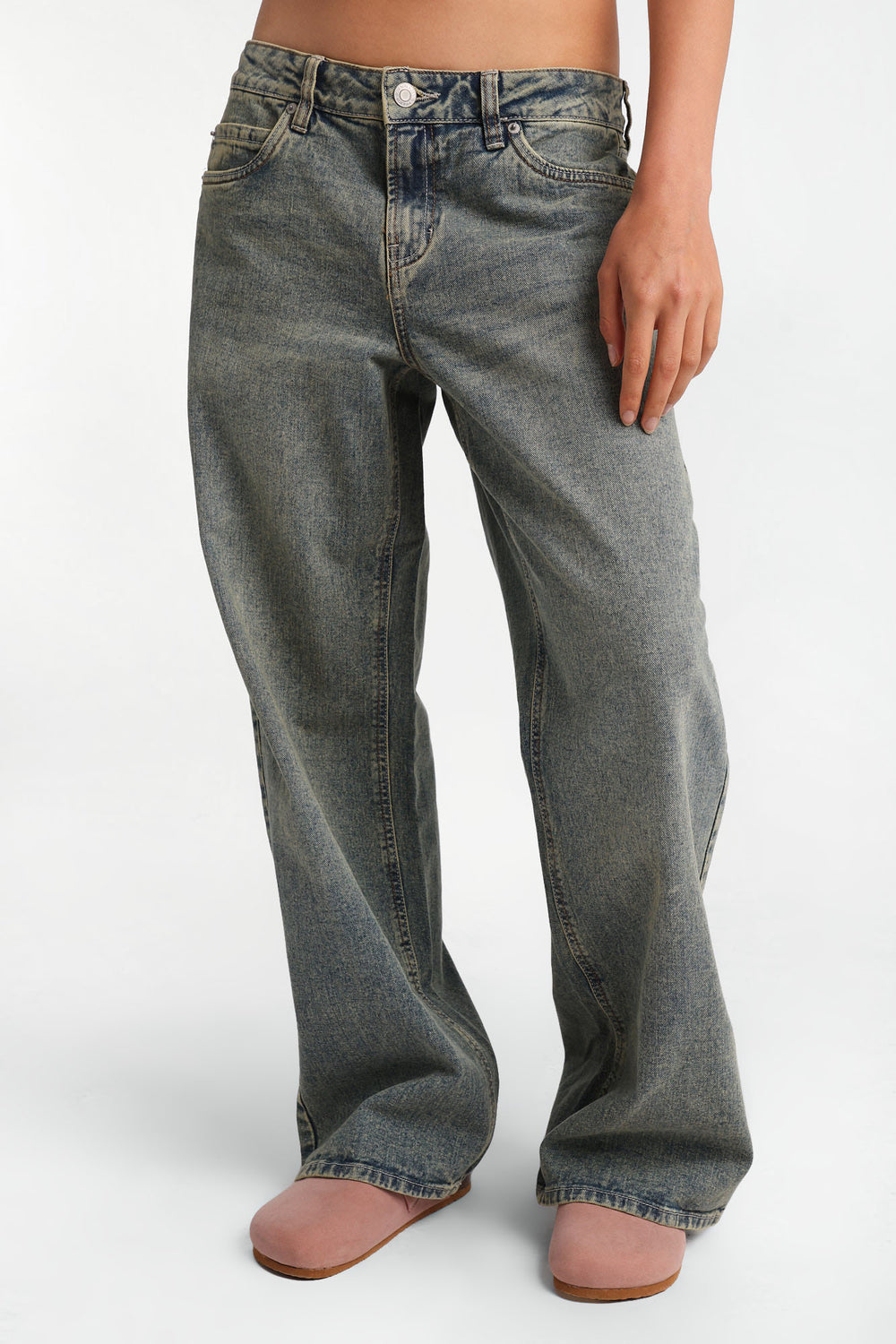 Jean ample taille basse Chloe avec étoiles brodées Jean ample taille basse Chloe avec étoiles brodées