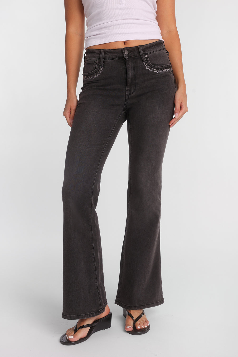 Jean Isla évasé taille haute avec appliqué en strass Jean Isla évasé taille haute avec appliqué en strass