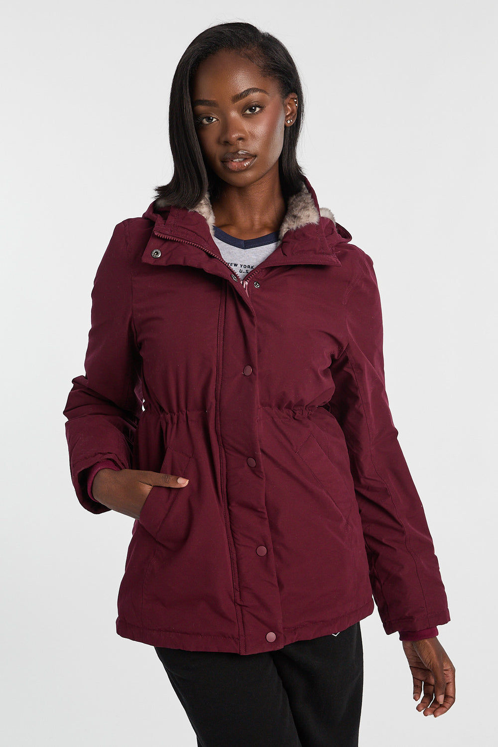 Parka doublée de fausse fourrure avec capuchon Parka doublée de fausse fourrure avec capuchon