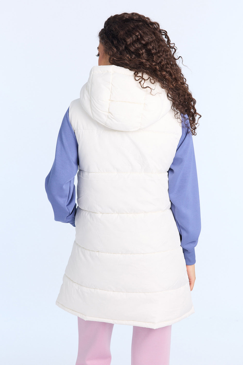 Gilet matelassée longue à capuche Gilet matelassée longue à capuche