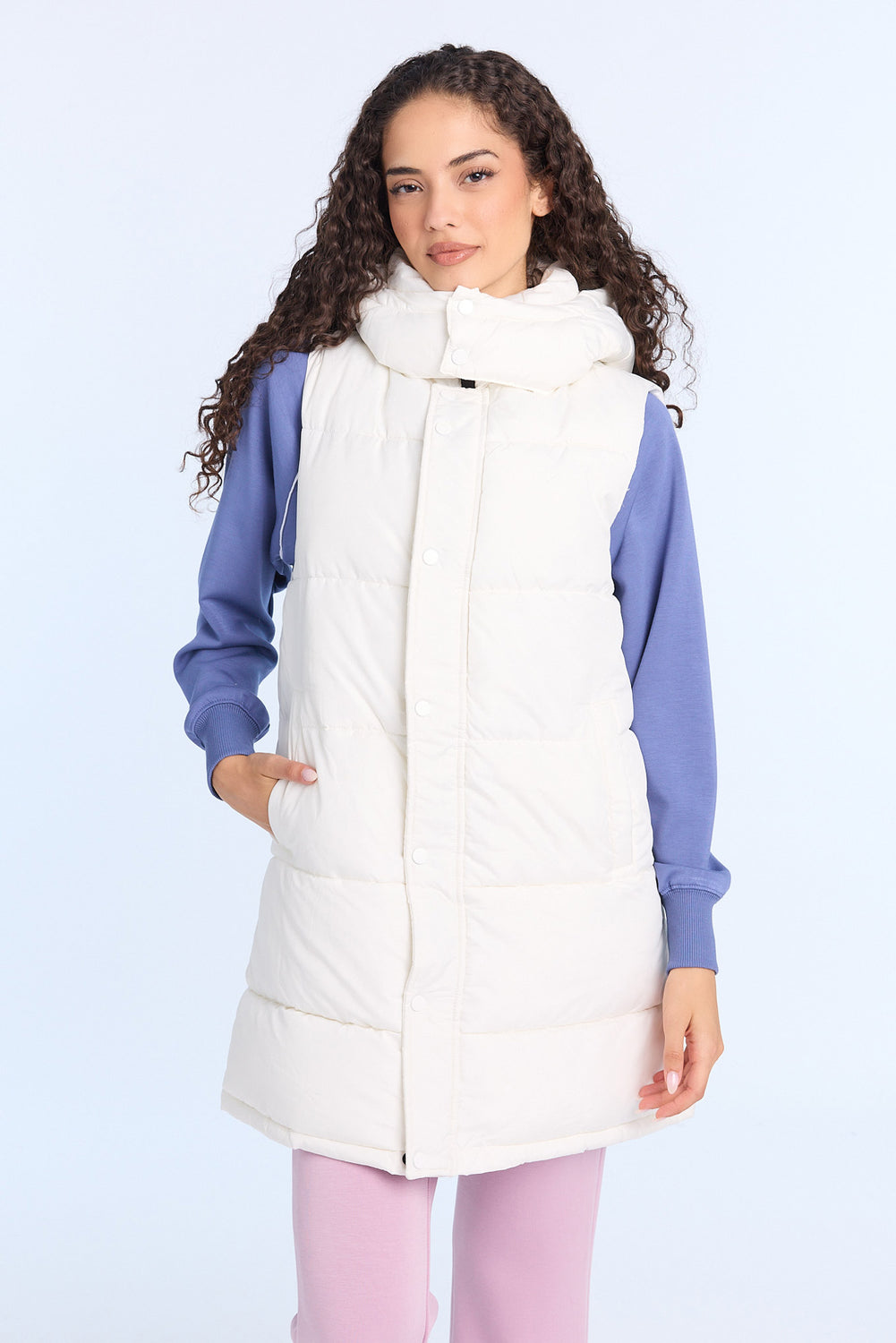 Gilet matelassée longue à capuche Gilet matelassée longue à capuche