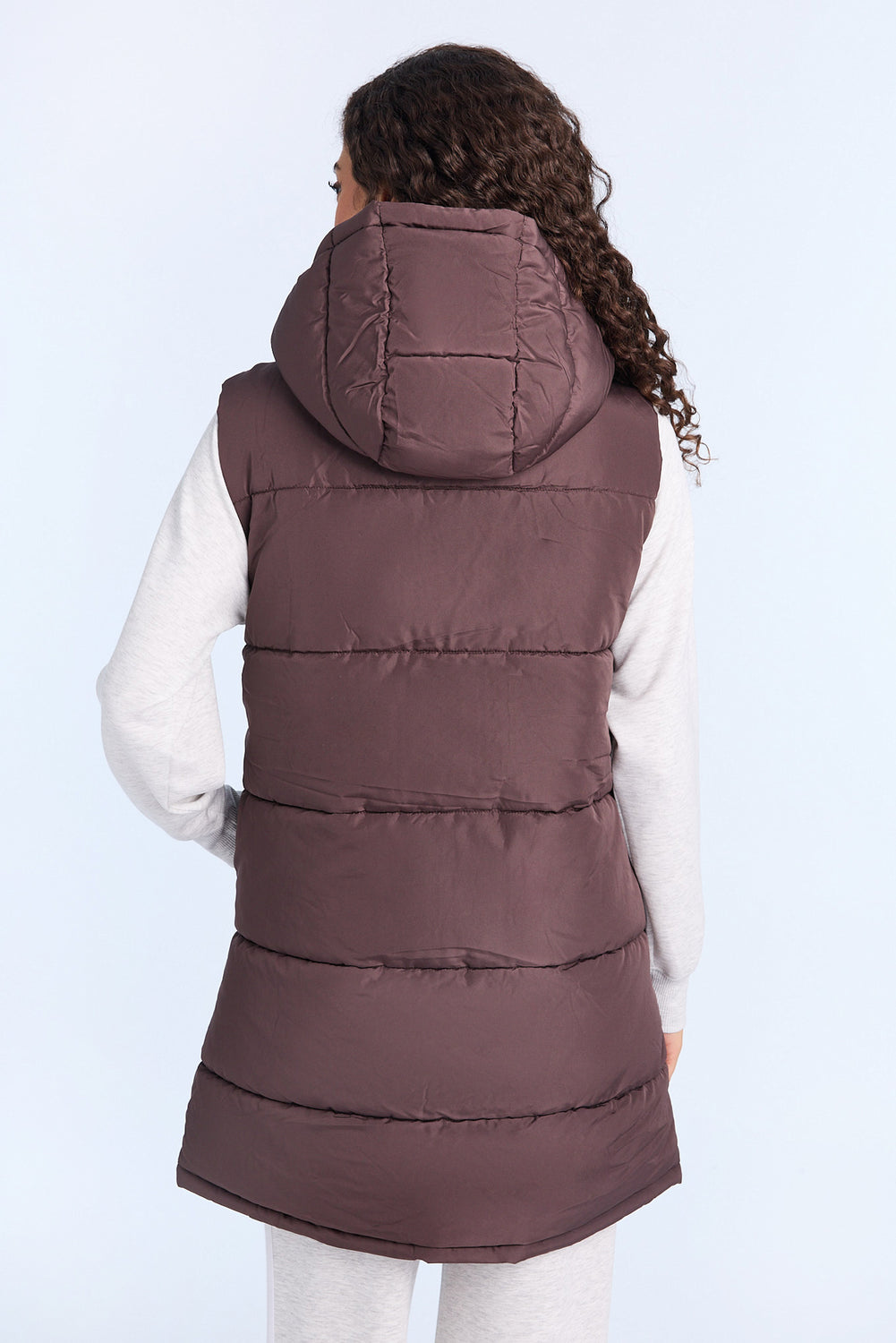 Gilet matelassée longue à capuche Gilet matelassée longue à capuche