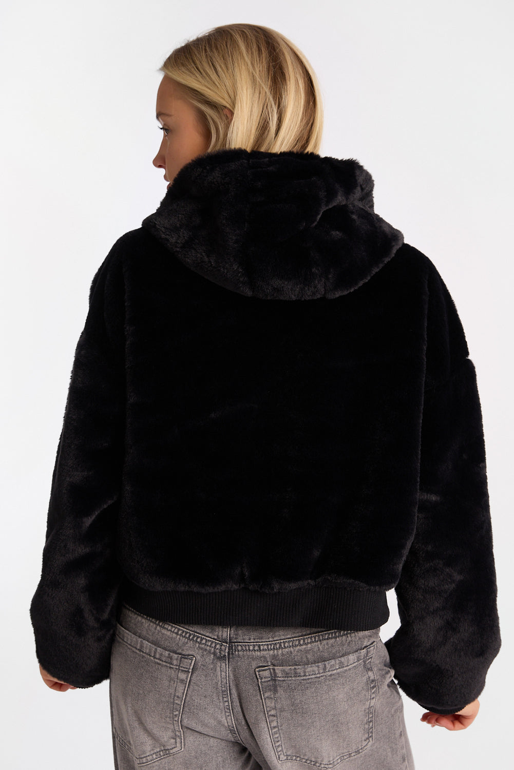 Veste à capuchon zippée en fausse fourrure Veste à capuchon zippée en fausse fourrure