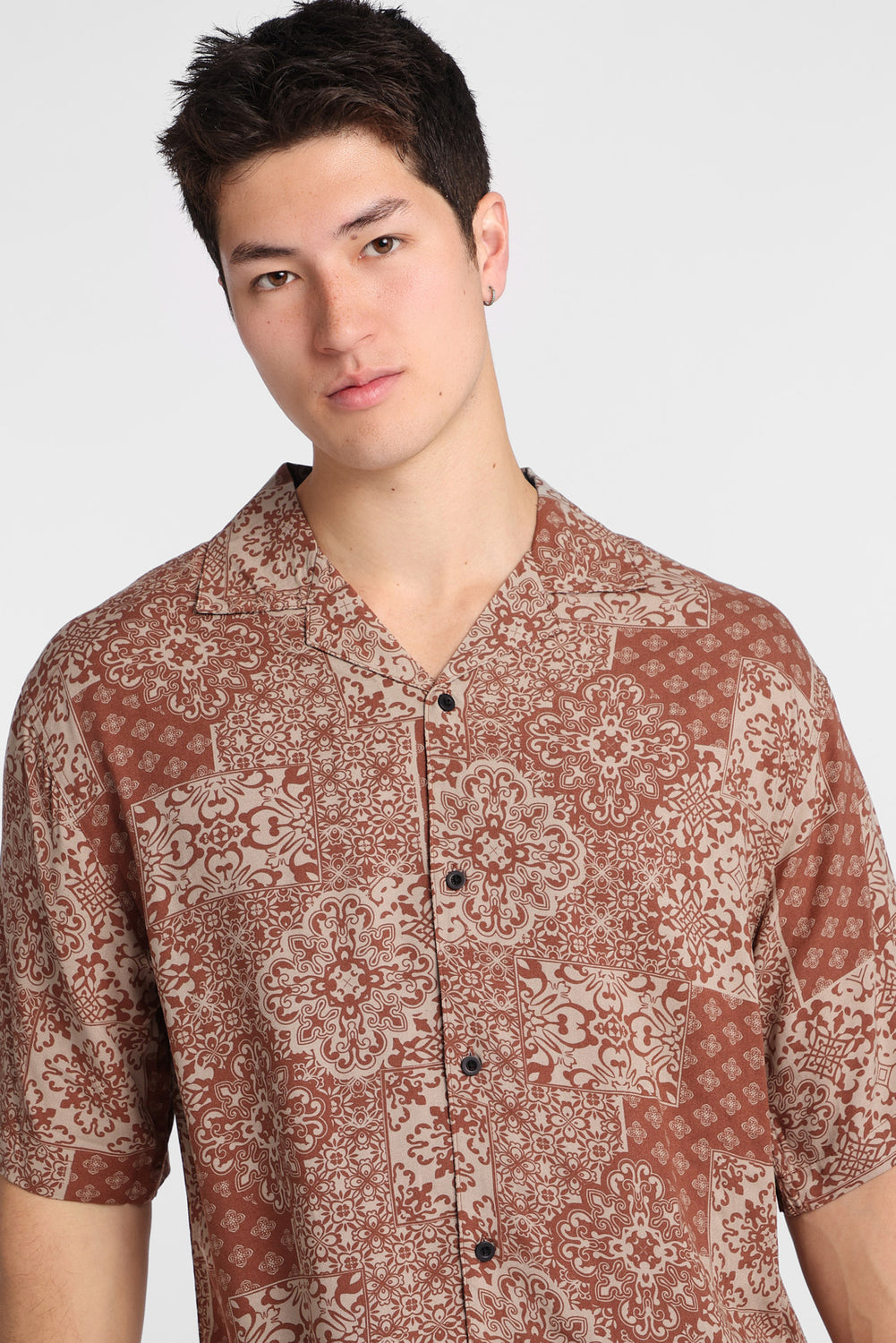 Chemise boutonnée à imprimé bandana Chemise boutonnée à imprimé bandana