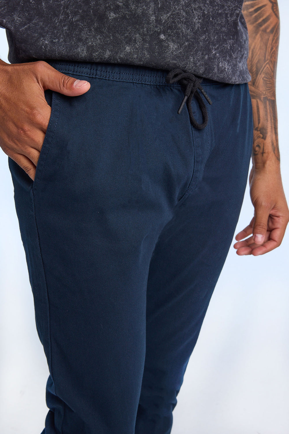 Jogger en sergé coupe slim homme Jogger en sergé coupe slim homme