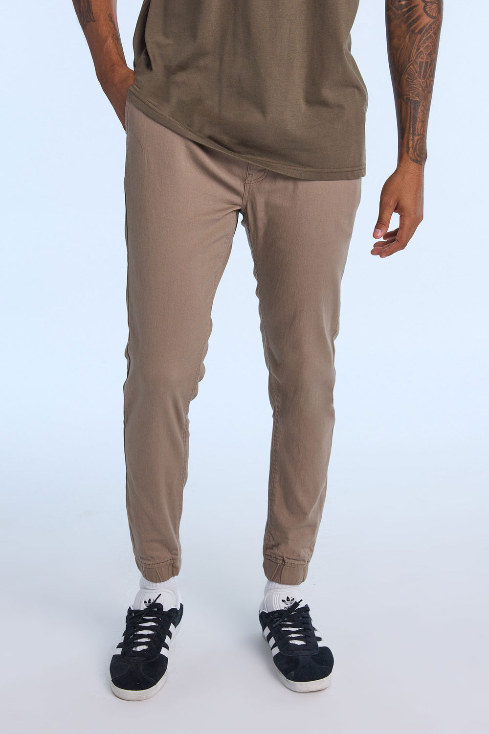 Jogger en sergé coupe slim homme Jogger en sergé coupe slim homme