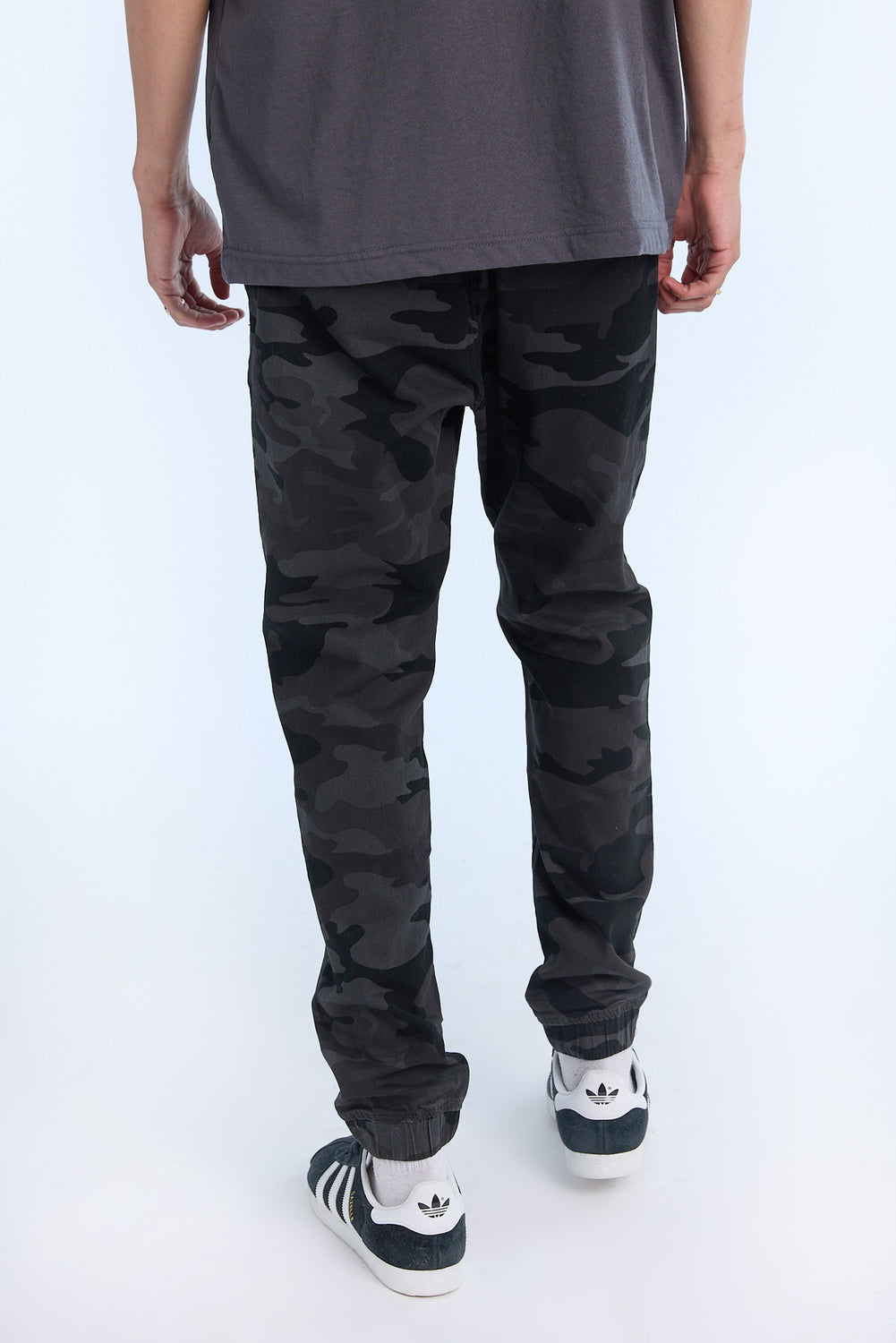 Jogger en sergé coupe slim homme Jogger en sergé coupe slim homme