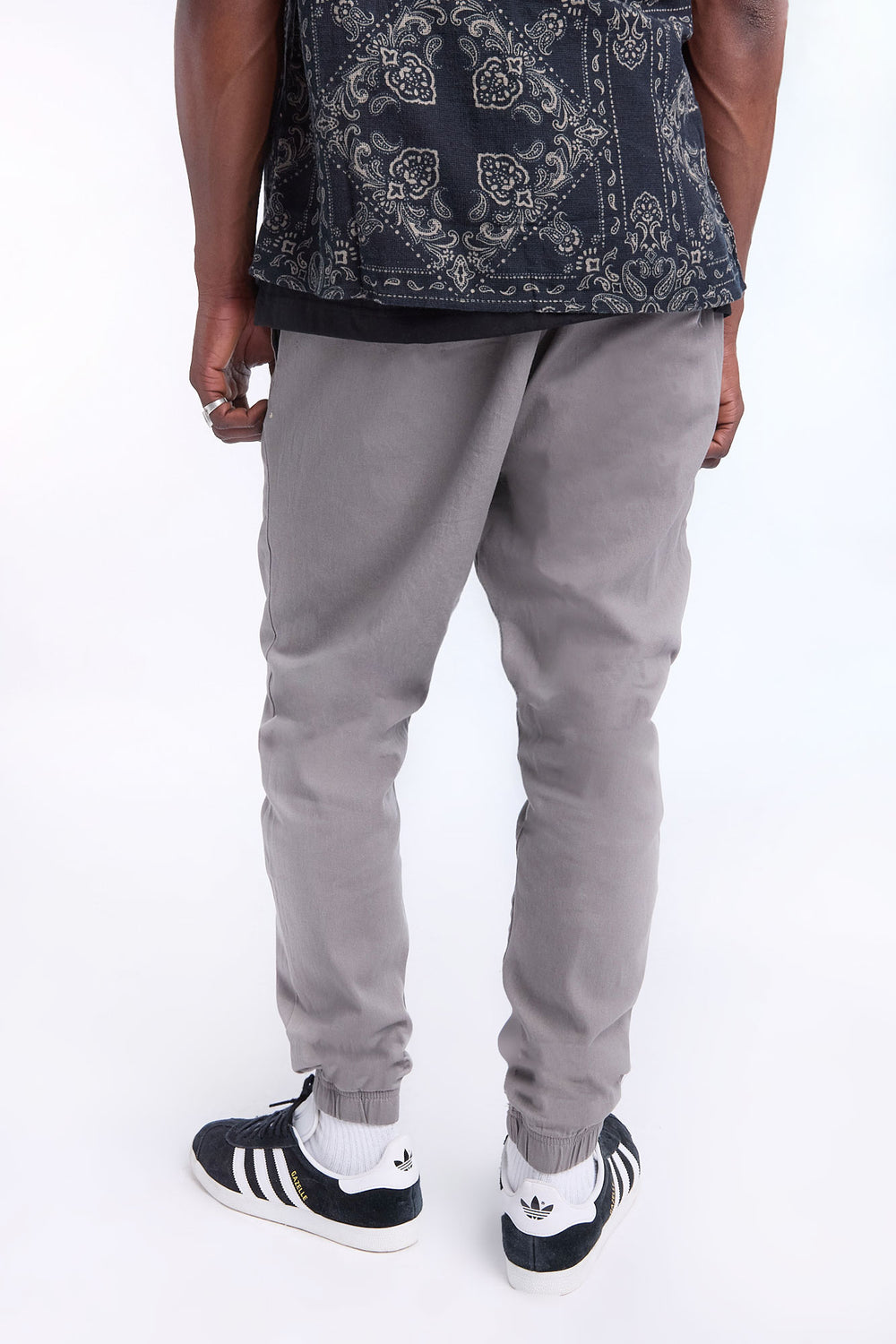 Jogger en sergé coupe décontractée homme Jogger en sergé coupe décontractée homme