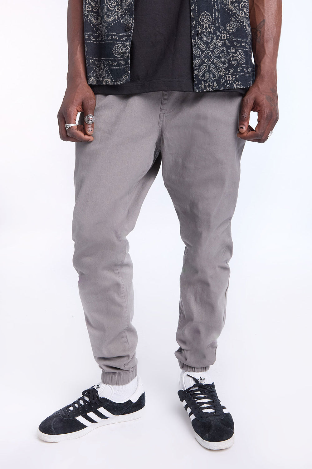 Jogger en sergé coupe décontractée homme Jogger en sergé coupe décontractée homme