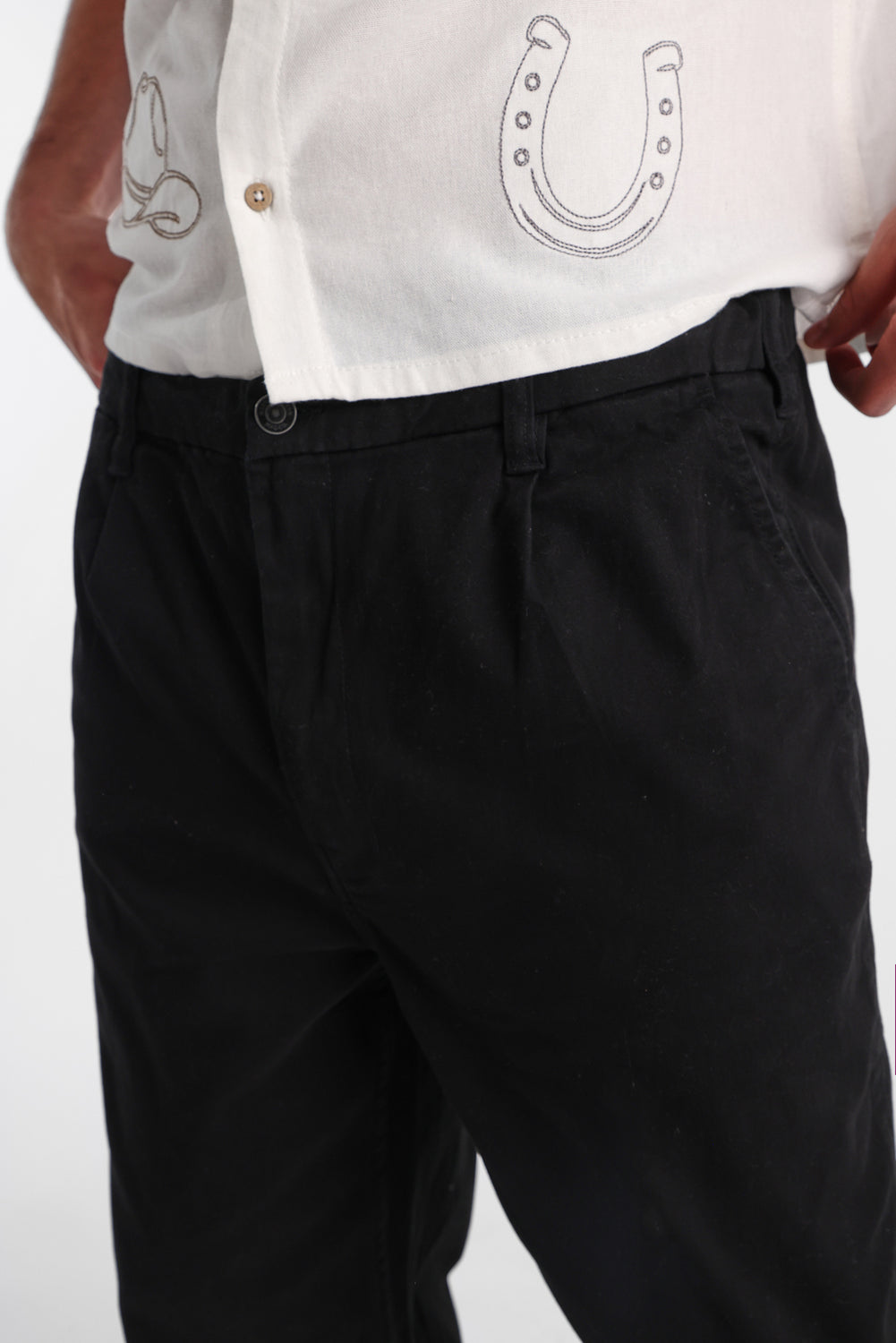 Pantalon ample en sergé plissé Pantalon ample en sergé plissé