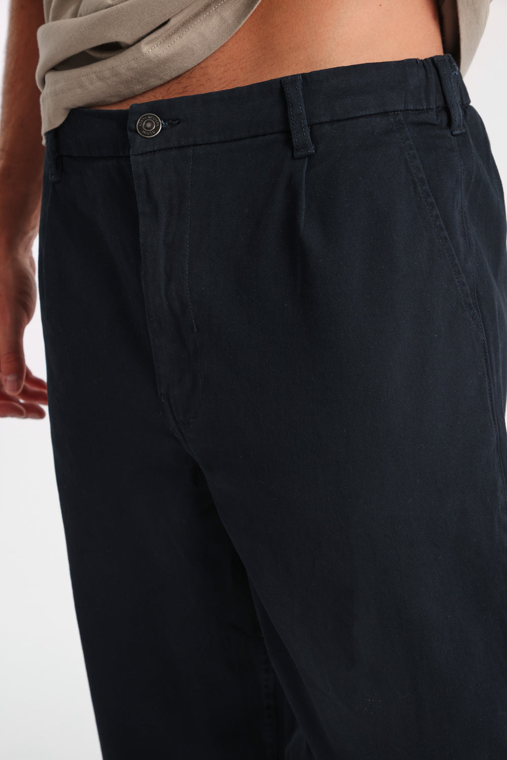 Pantalon ample en sergé plissé Pantalon ample en sergé plissé