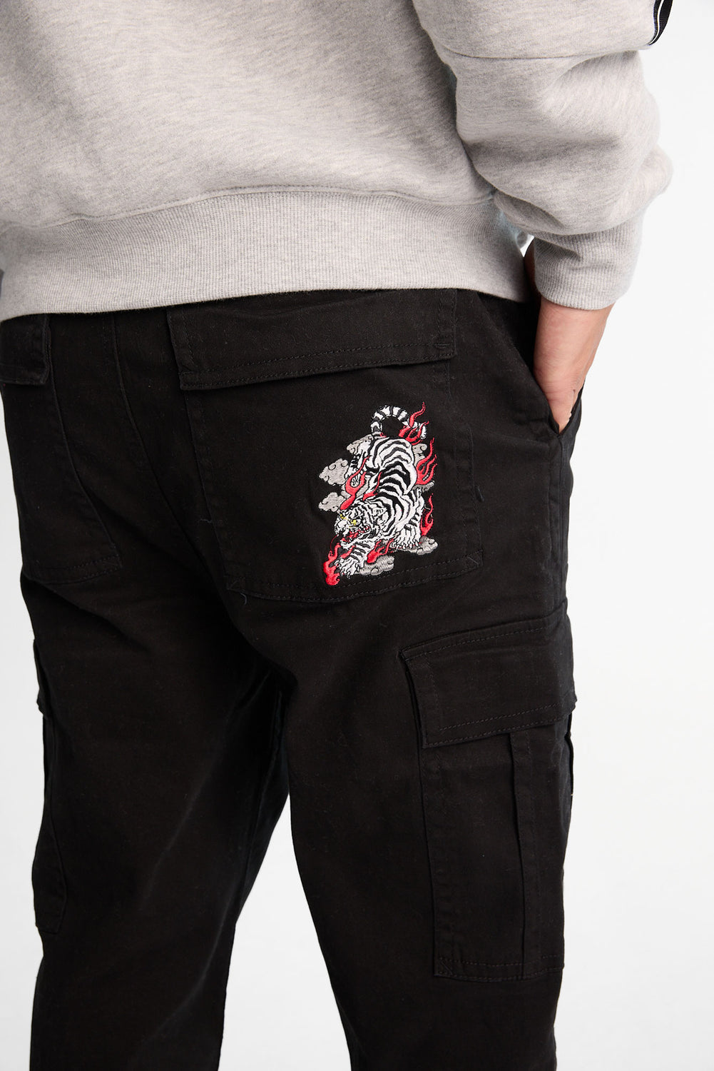 Pantalon cargo ample en sergé brodé Pantalon cargo ample en sergé brodé