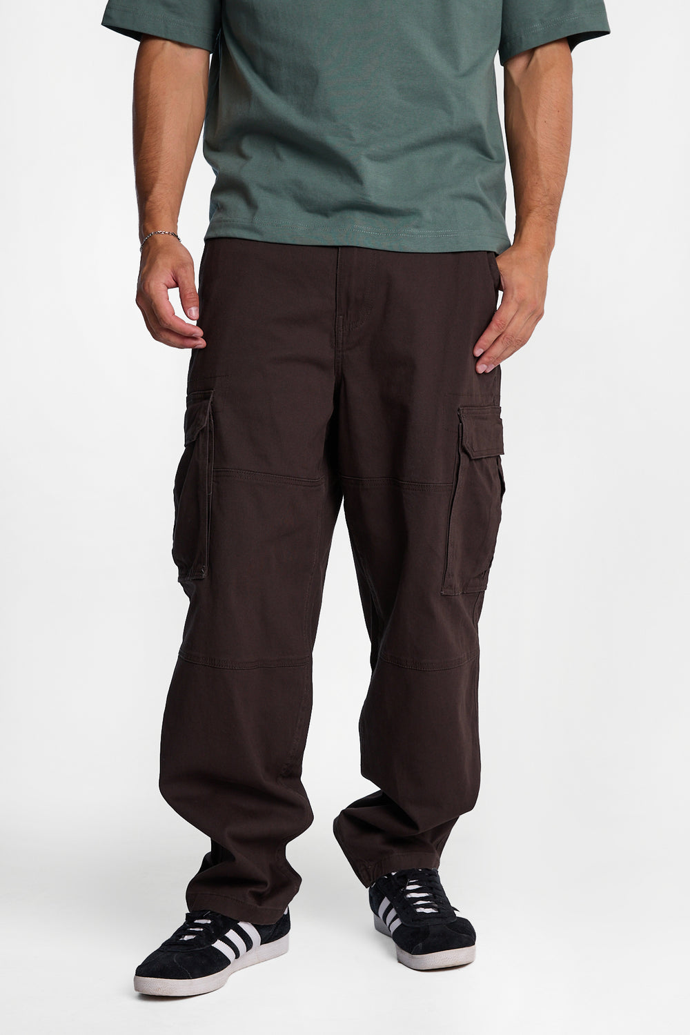 Pantalon cargo ample de skateur en sergé Pantalon cargo ample de skateur en sergé