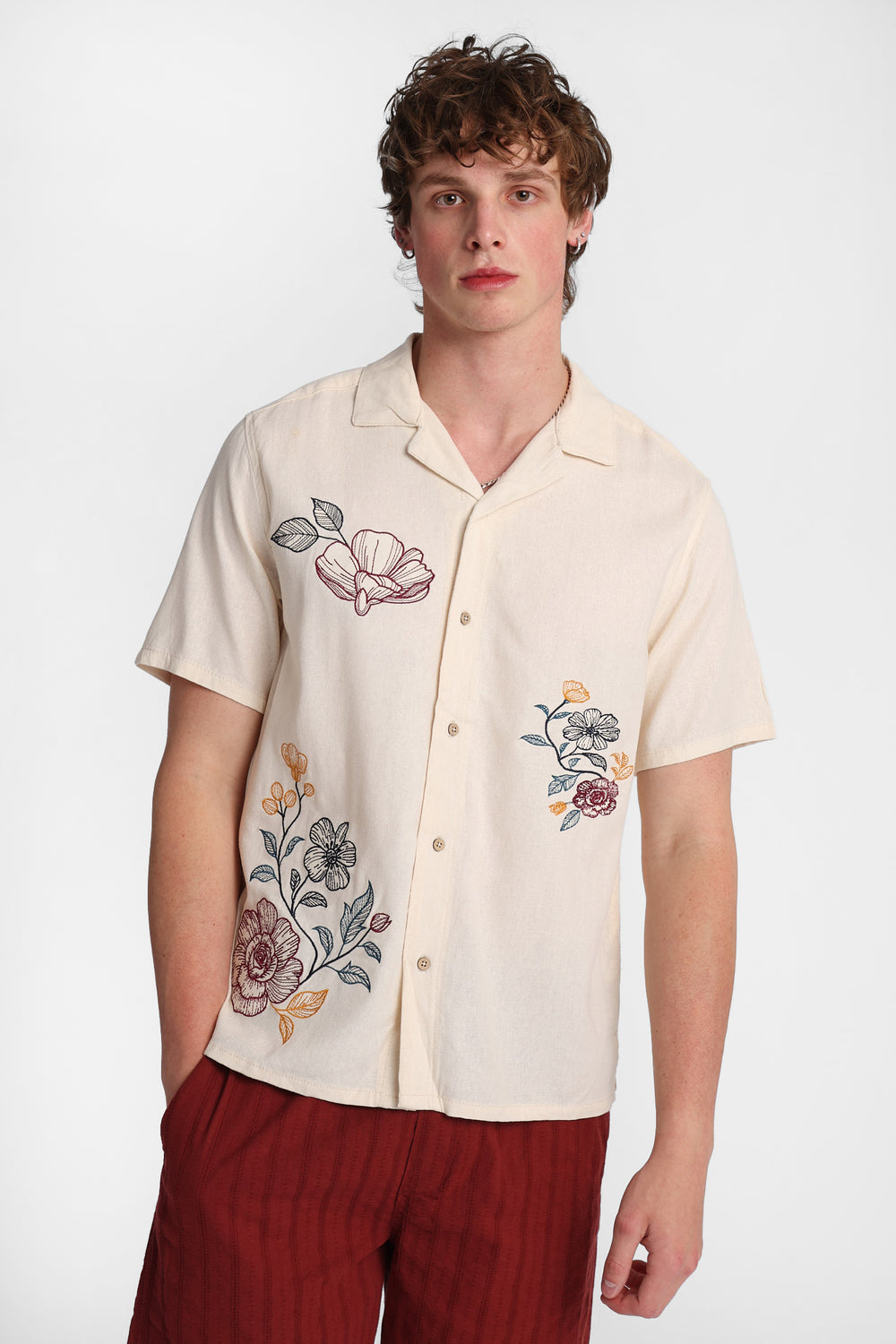Chemise en mélange de lin à motif floral brodé Chemise en mélange de lin à motif floral brodé