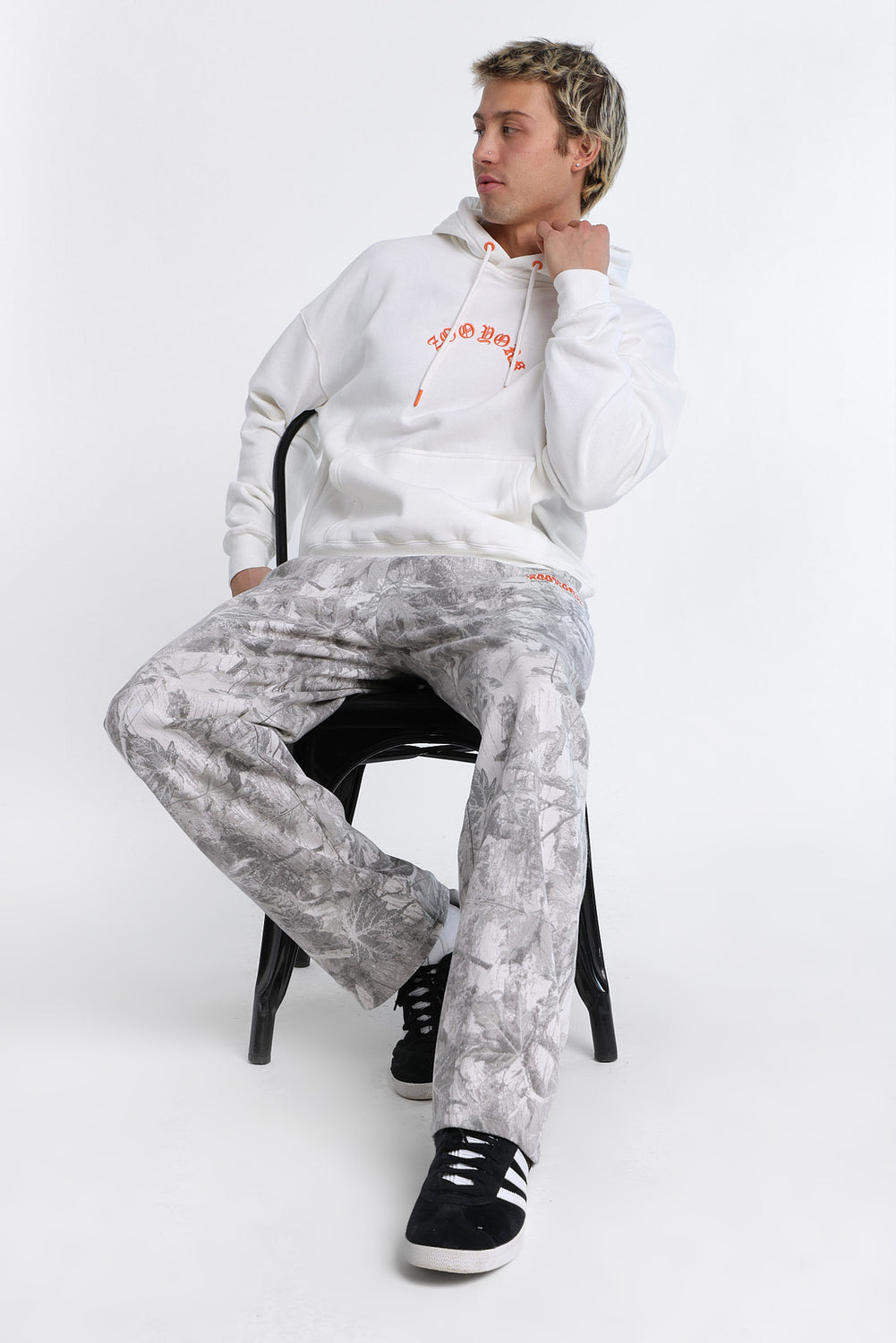 Haut à capuchon brodé en contraste Zoo York Haut à capuchon brodé en contraste Zoo York