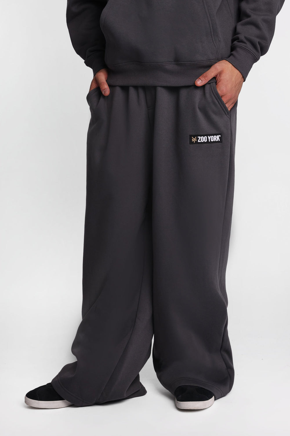 Zoo York Super Baggy Straight Leg Sweatpants Zoo York Super Baggy Straight Leg Sweatpants