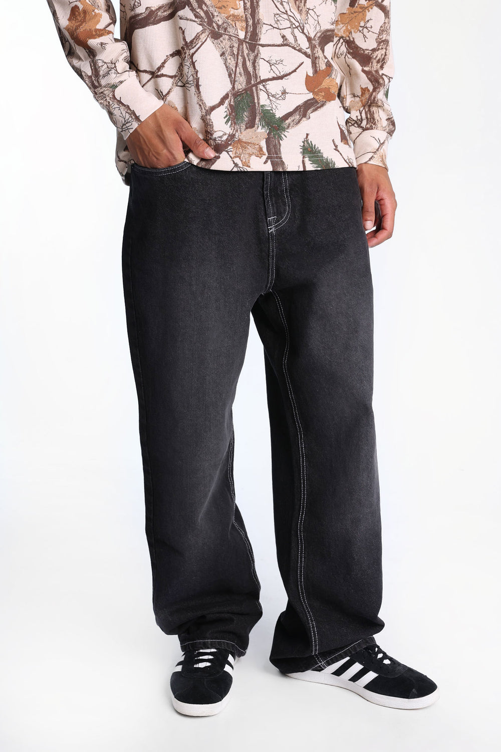 Jean ample coupe skateur brodé Jean ample coupe skateur brodé