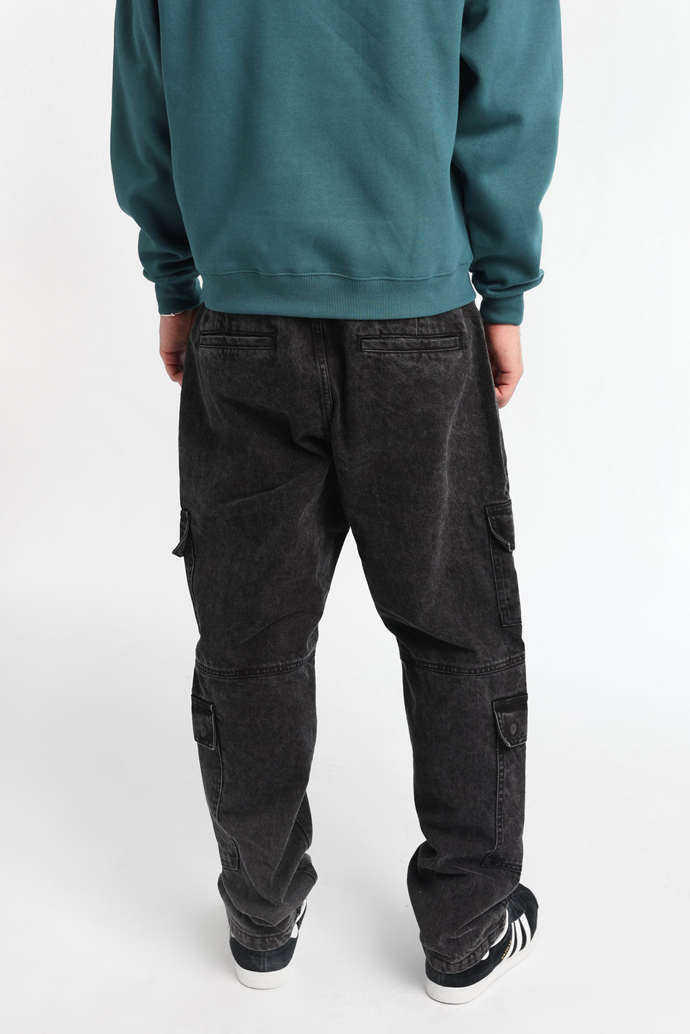 Jean cargo délavé noir à 4 poches Jean cargo délavé noir à 4 poches