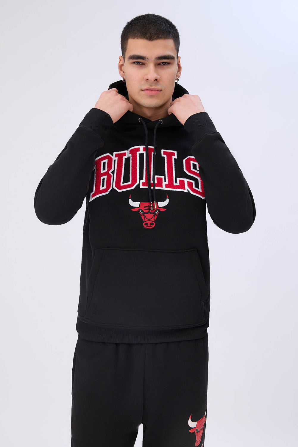 Haut à capuchon logo chenille Bulls homme Haut à capuchon logo chenille Bulls homme