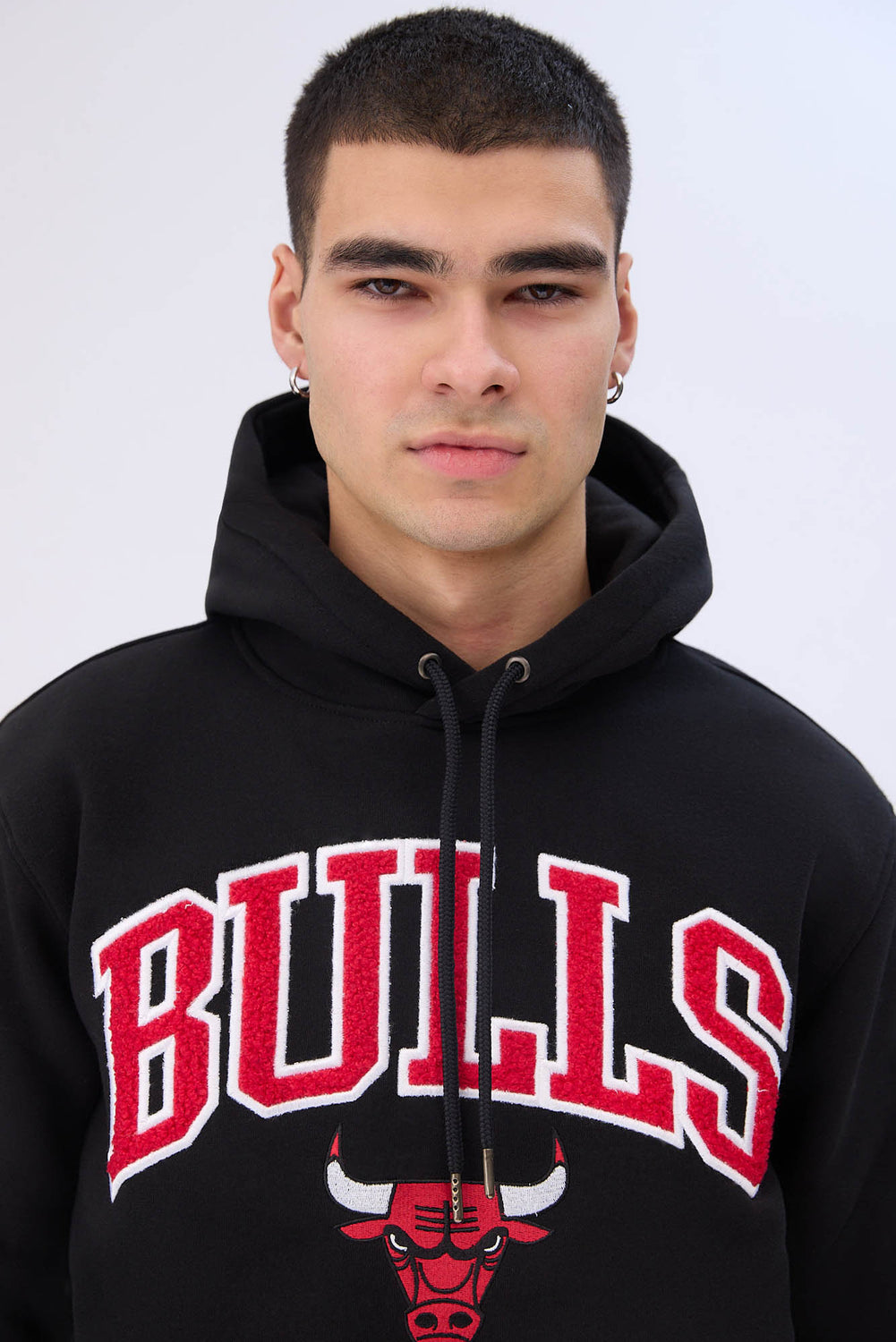 Haut à capuchon logo chenille Bulls homme Haut à capuchon logo chenille Bulls homme