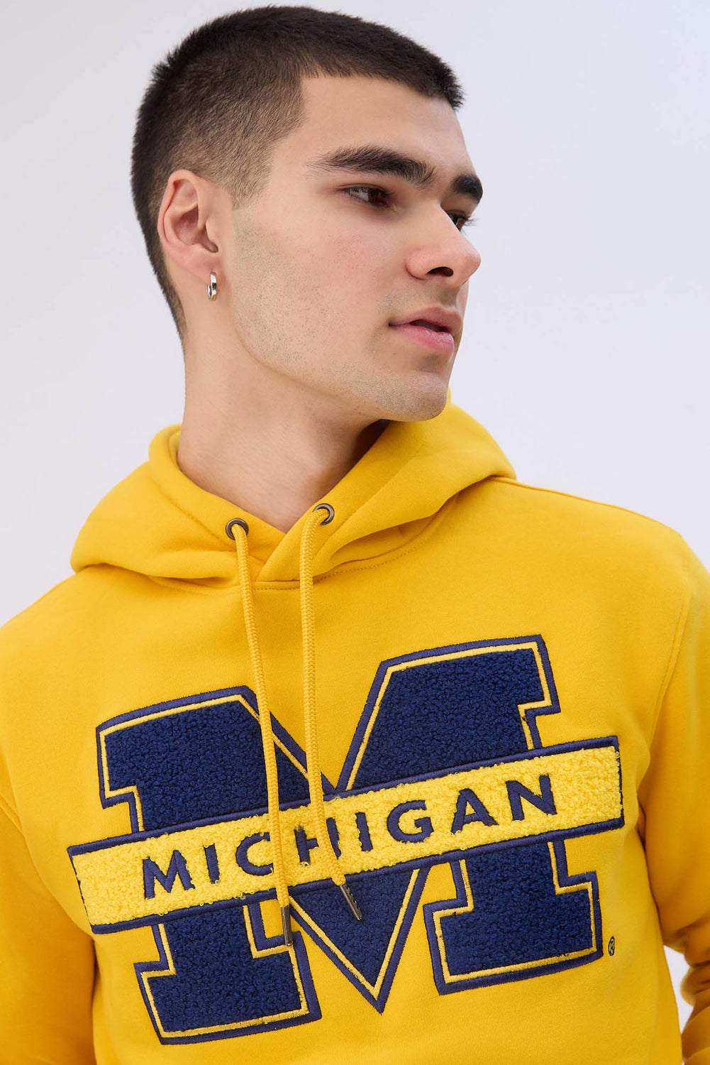 Haut à capuchon logo chenille Michigan homme Haut à capuchon logo chenille Michigan homme