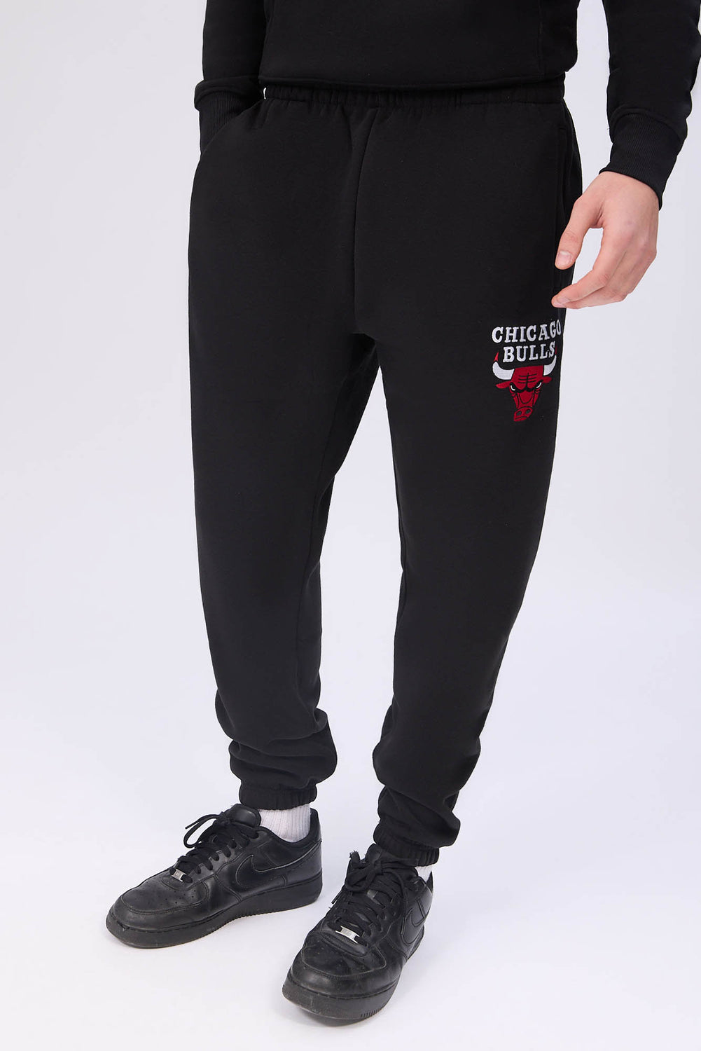 Mens Chicago Bulls Embroidered Logo Sweatpant Mens Chicago Bulls Embroidered Logo Sweatpant