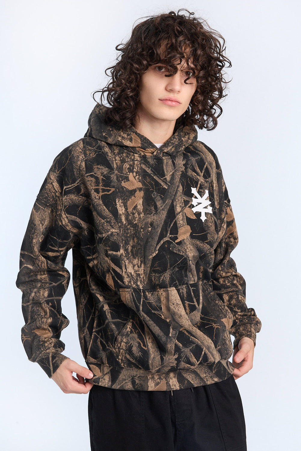 Haut à capuchon imprimé camouflage arbres Zoo York homme Haut à capuchon imprimé camouflage arbres Zoo York homme