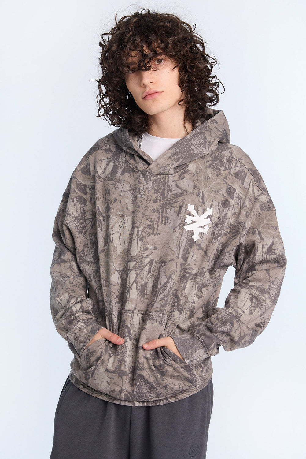 Haut à capuchon imprimé camouflage arbres Zoo York homme Haut à capuchon imprimé camouflage arbres Zoo York homme