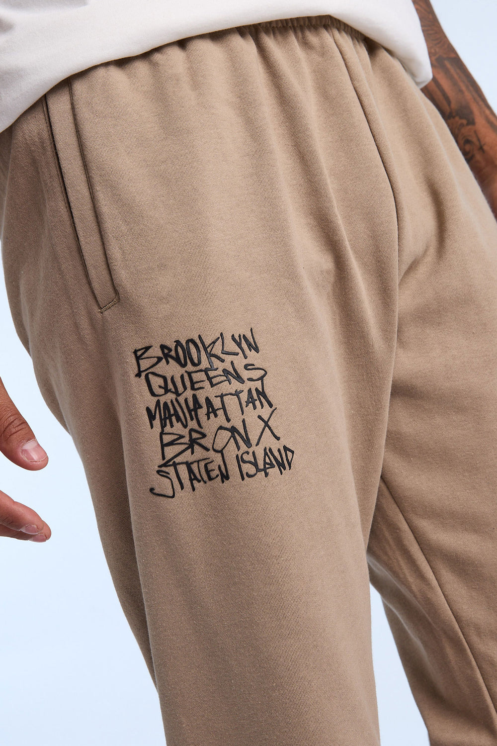Jogger en molleton imprimé logo Zoo York homme Jogger en molleton imprimé logo Zoo York homme