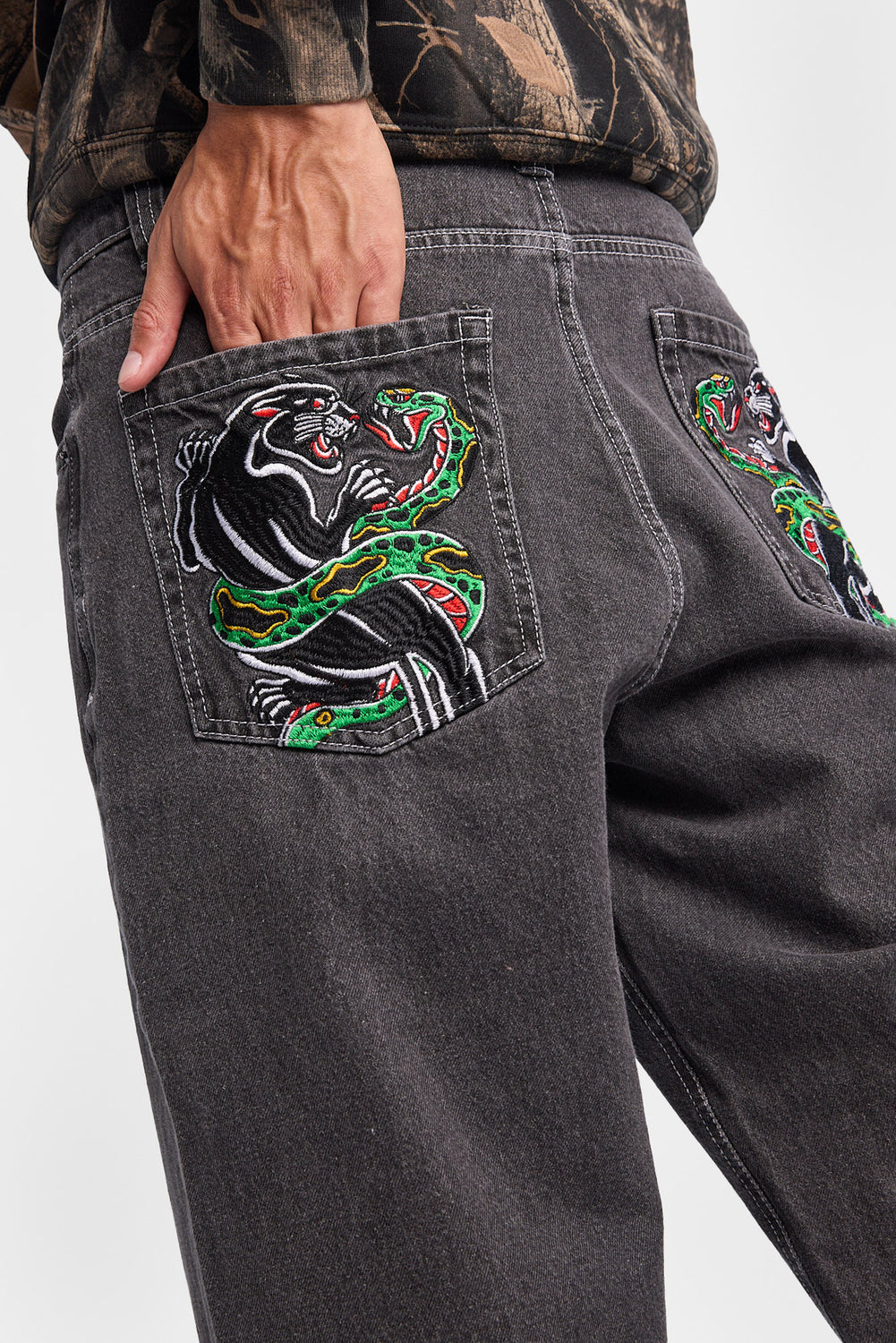 Jean ample brodé homme Jean ample brodé homme