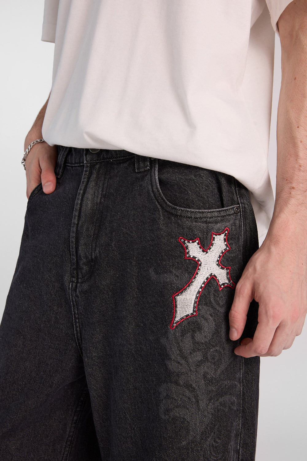Cross Embroidered Skater Jeans Cross Embroidered Skater Jeans