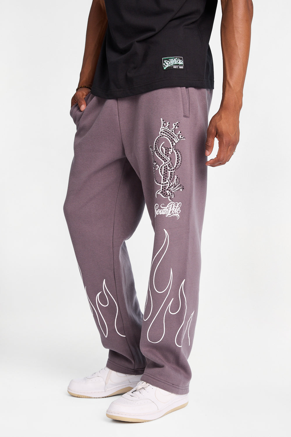 Pantalon en molleton Southpole imprimé flammes et strass Pantalon en molleton Southpole imprimé flammes et strass