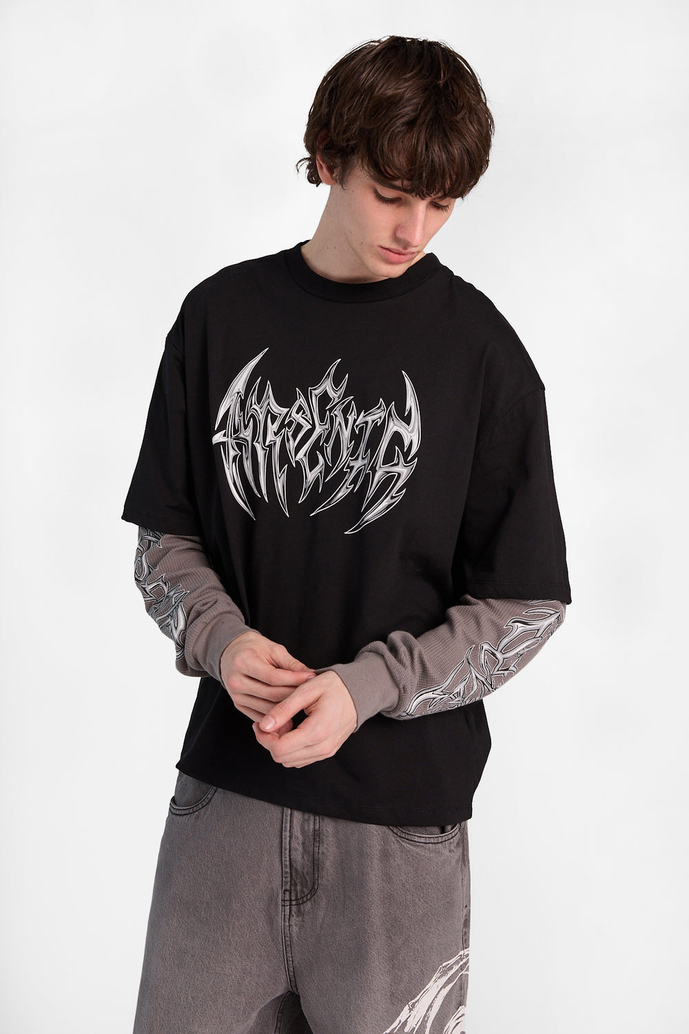 T-shirt superposé à manches longues Arsenic à logo gothique T-shirt superposé à manches longues Arsenic à logo gothique