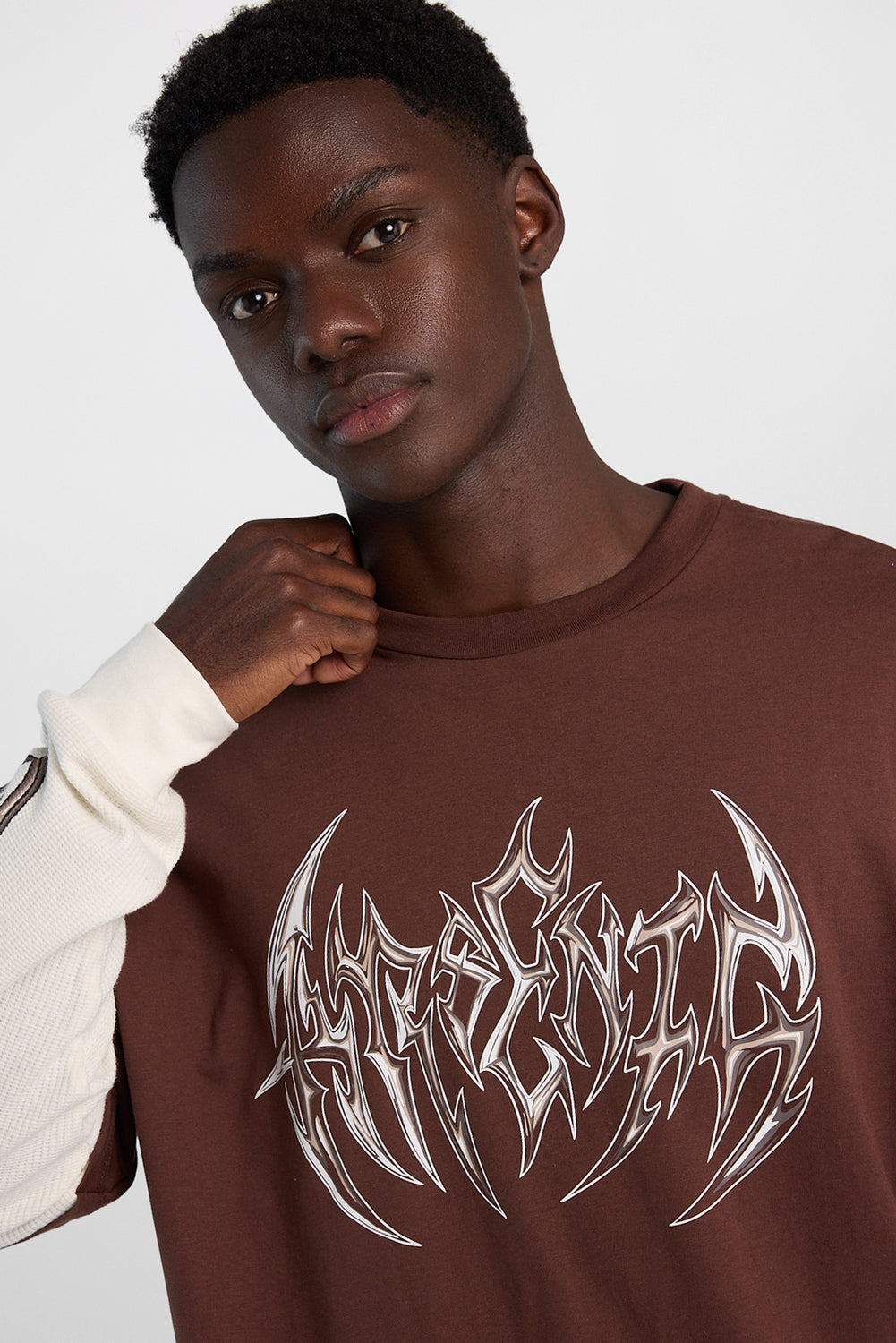T-shirt superposé à manches longues Arsenic à logo gothique T-shirt superposé à manches longues Arsenic à logo gothique