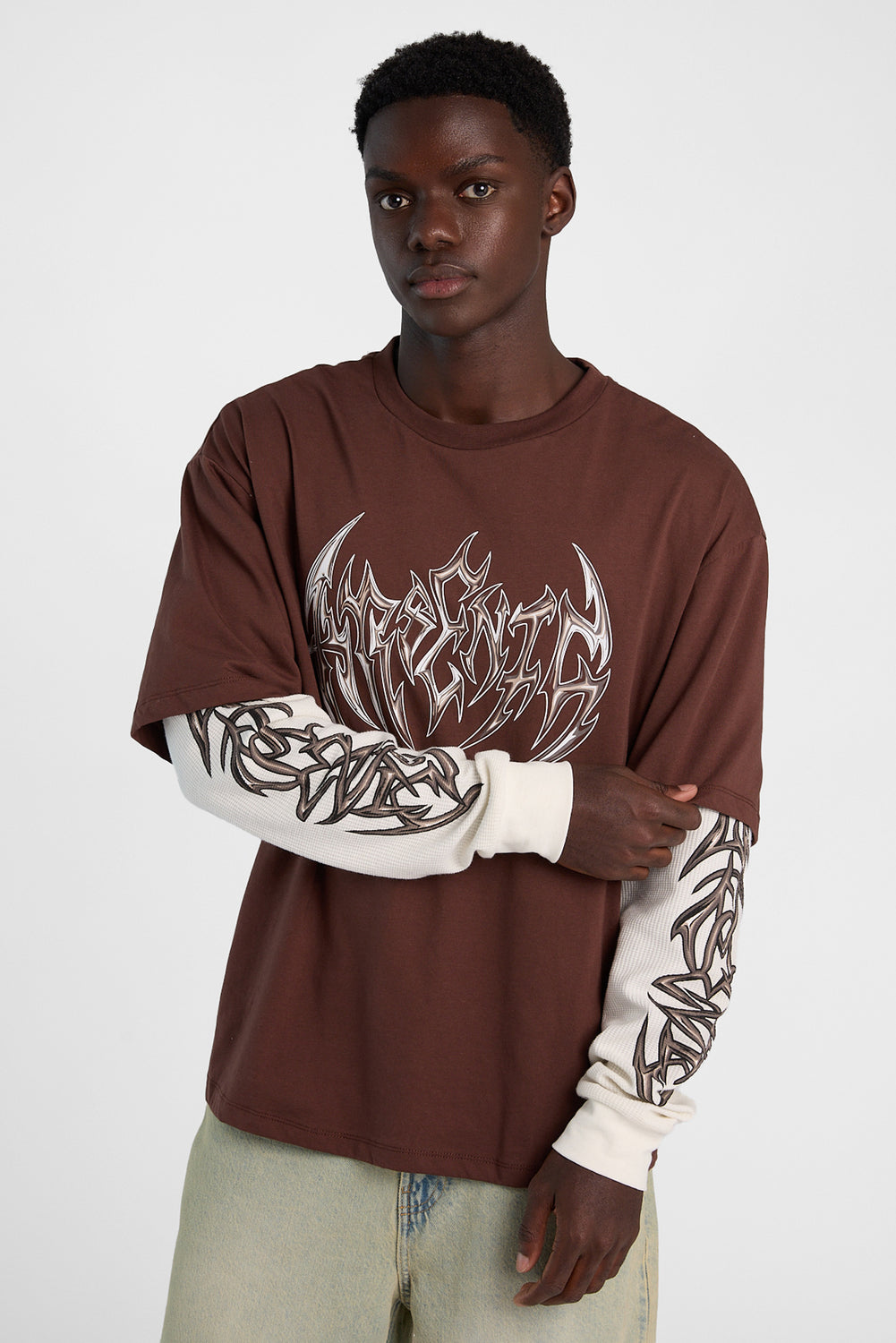 T-shirt superposé à manches longues Arsenic à logo gothique T-shirt superposé à manches longues Arsenic à logo gothique