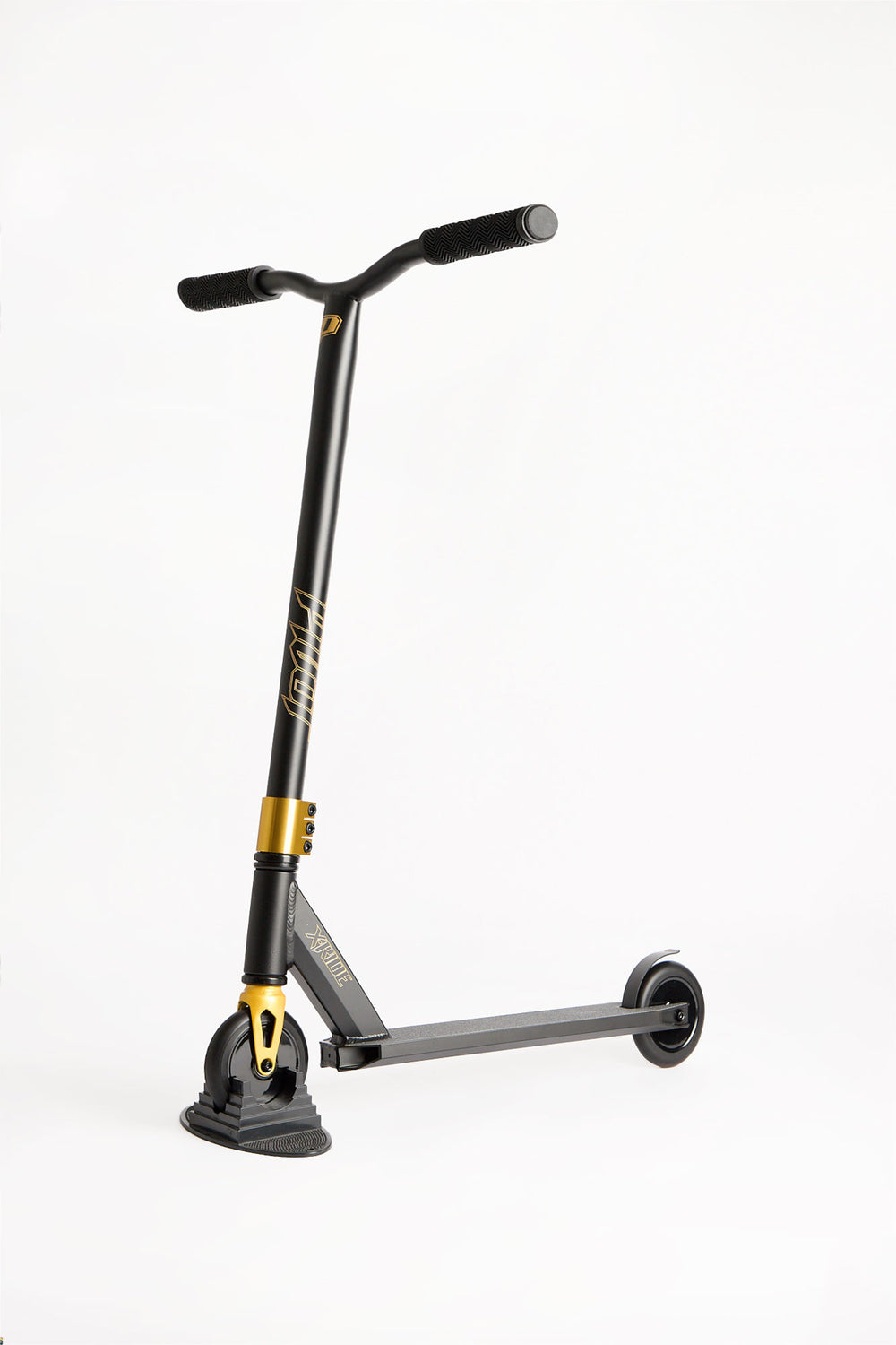 Trottinette Pivot X-Ride noire et dorée Trottinette Pivot X-Ride noire et dorée