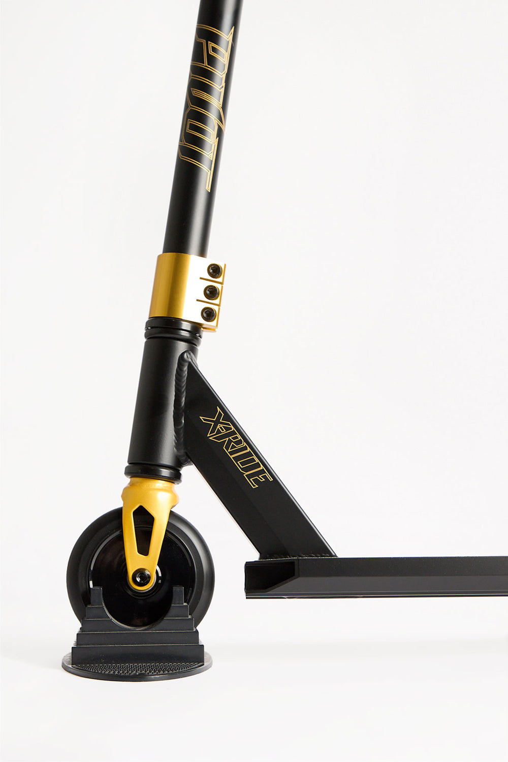 Trottinette Pivot X-Ride noire et dorée Trottinette Pivot X-Ride noire et dorée