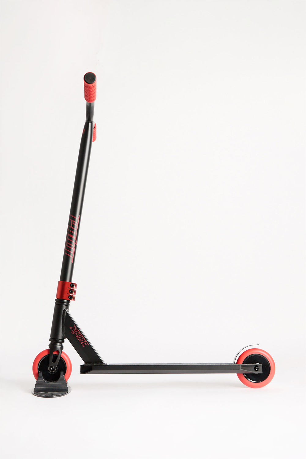 Trottinette Pivot X-Ride noire et rouge Trottinette Pivot X-Ride noire et rouge
